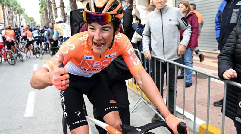 AJ-celebrando-triunfo-etapa-3