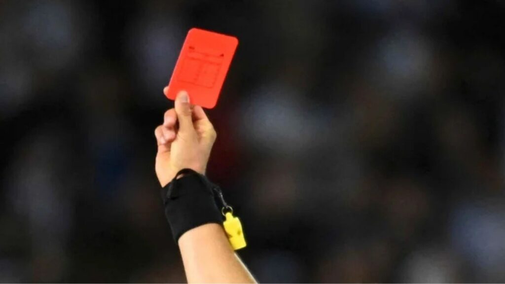 Tarjeta roja árbitro de fútbol