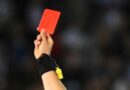 Tarjeta roja árbitro de fútbol