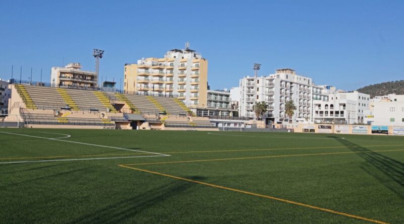 Debate sobre el fútbol tóxico en el recreo y la falta de espacio inclusivo en colegios de Ibiza.