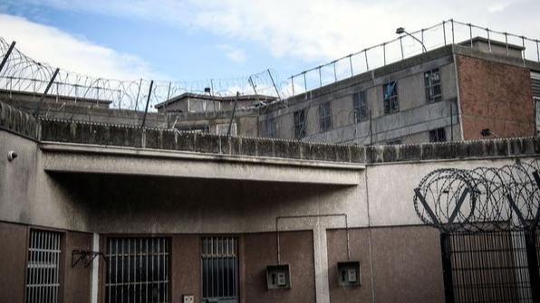 robo Donnarumma cerebro Ganito celda prisión Villepinte tortura